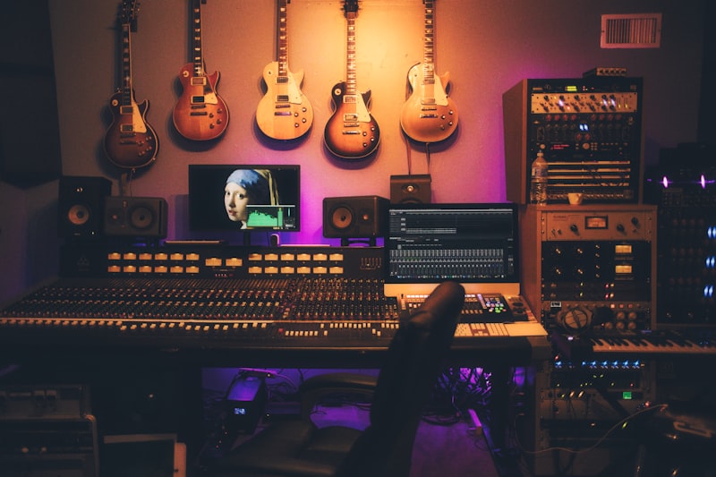 Estudio de grabación profesional con luces cálidas y cámaras de última generación
